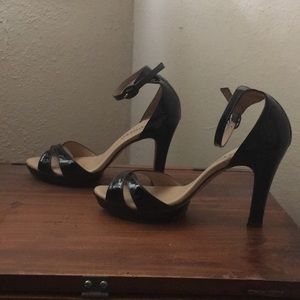 Pair of lovely black patent Repetto heels
